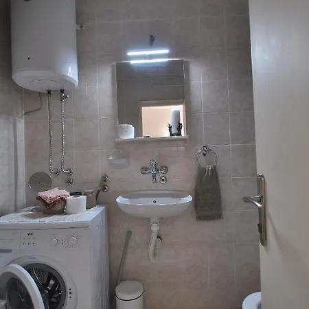 Charming Near Downtown Apartment